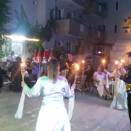 מלון דירות Family מרמריס