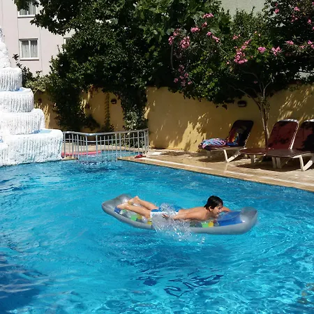 Family מלון דירות